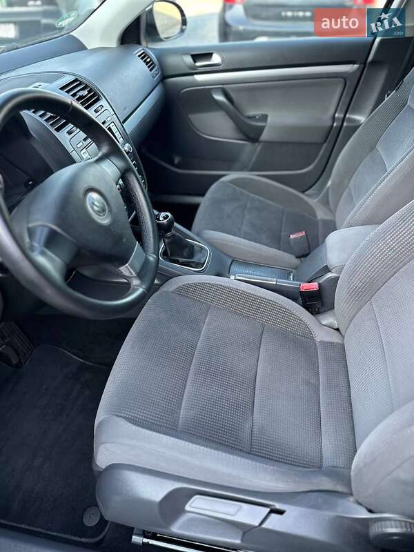 Универсал Volkswagen Golf 2009 в Ровно