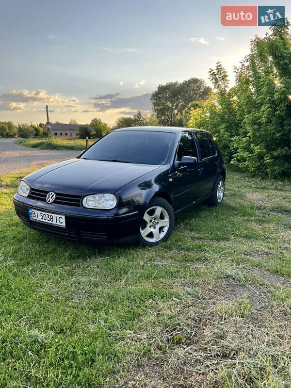 Хетчбек Volkswagen Golf 1998 в 