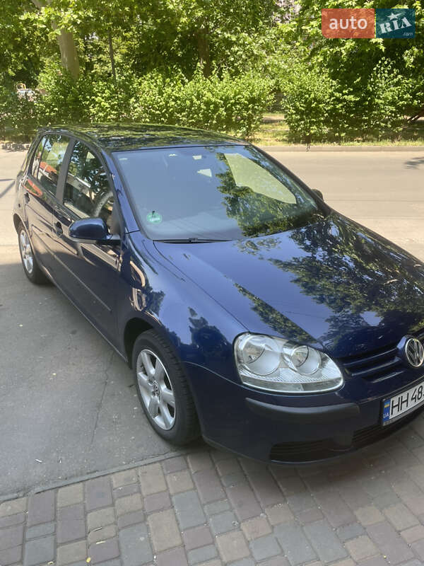 Хэтчбек Volkswagen Golf 2004 в Одессе