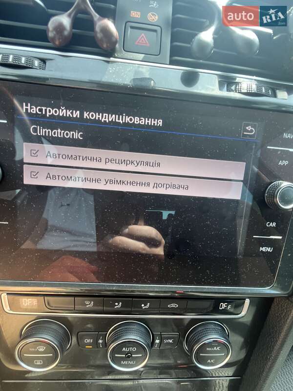 Универсал Volkswagen Golf 2018 в Ровно