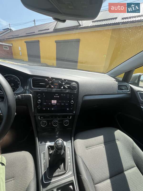 Универсал Volkswagen Golf 2018 в Ровно