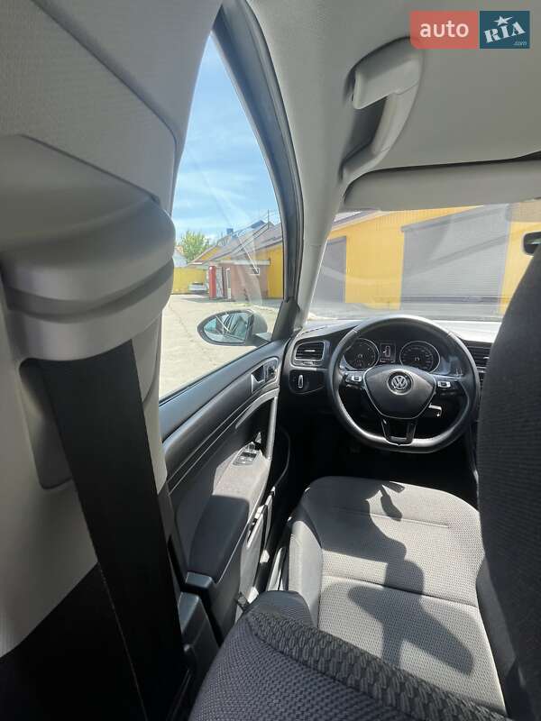 Универсал Volkswagen Golf 2018 в Ровно