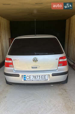 Хетчбек Volkswagen Golf 2002 в Чернівцях