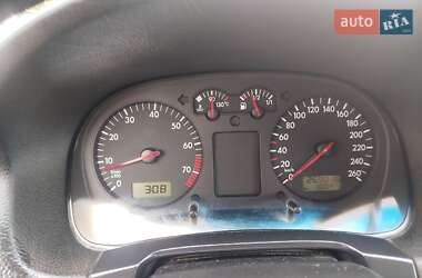 Хетчбек Volkswagen Golf 2001 в 