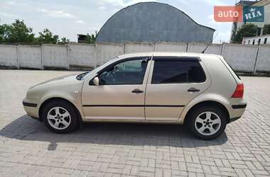 Хетчбек Volkswagen Golf 2001 в 