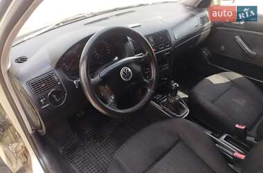 Хетчбек Volkswagen Golf 2001 в 