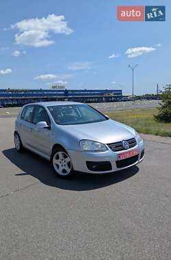 Хэтчбек Volkswagen Golf 2006 в Киеве
