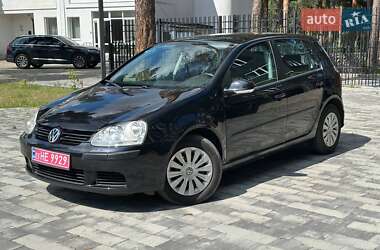 Хэтчбек Volkswagen Golf 2005 в Ахтырке