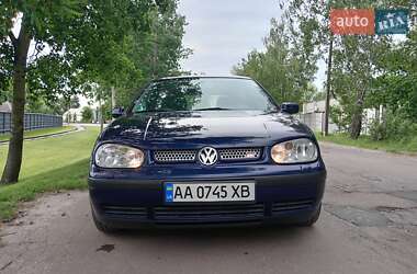 Хетчбек Volkswagen Golf 2002 в Житомирі