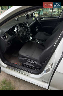 Хэтчбек Volkswagen Golf 2014 в 