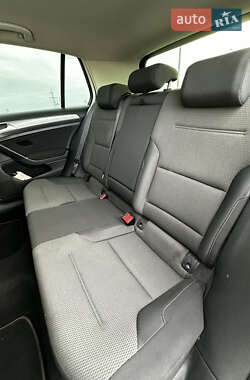 Хэтчбек Volkswagen Golf 2013 в 