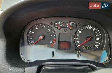 Хэтчбек Volkswagen Golf 2001 в 