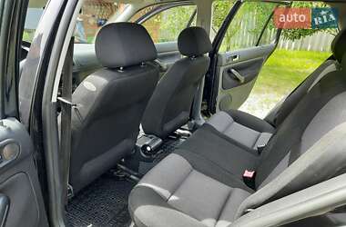 Хэтчбек Volkswagen Golf 2001 в 