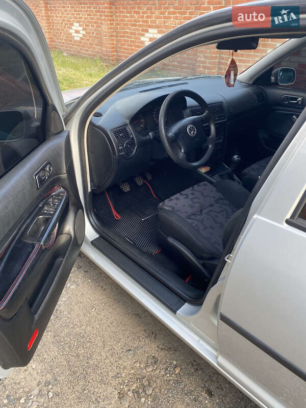 Хетчбек Volkswagen Golf 1999 в Гадячі