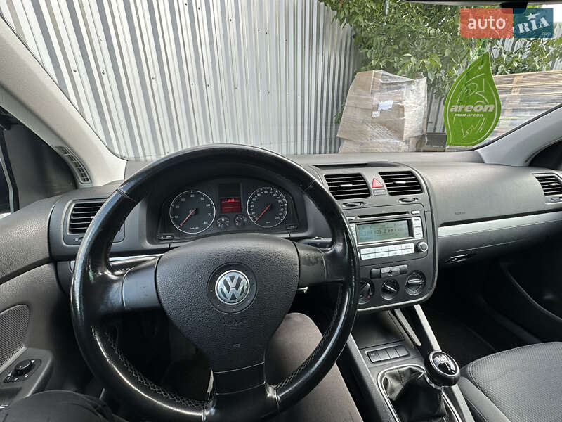 Хетчбек Volkswagen Golf 2005 в Харкові