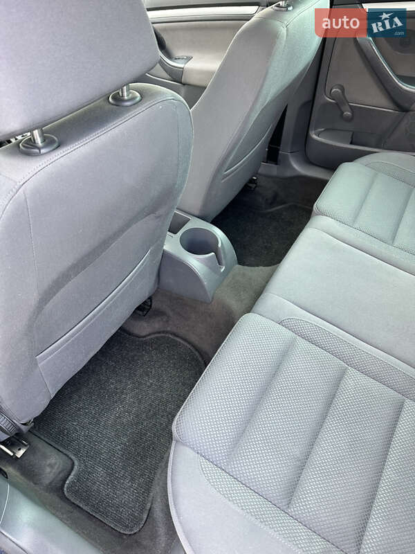 Хетчбек Volkswagen Golf 2005 в Харкові