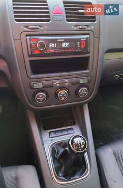 Хэтчбек Volkswagen Golf 2006 в 