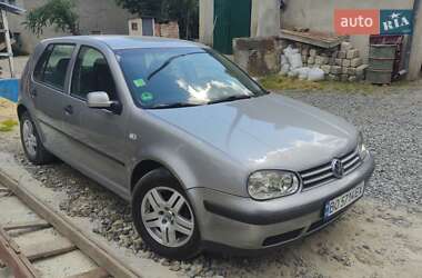 Хетчбек Volkswagen Golf 2002 в Чорткові