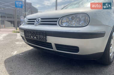 Хетчбек Volkswagen Golf 2001 в 