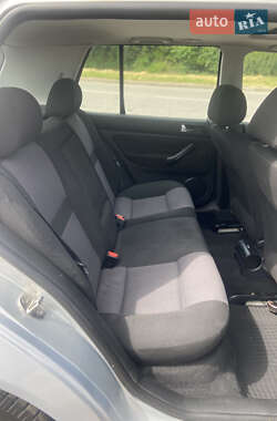 Хетчбек Volkswagen Golf 2001 в 
