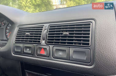 Хетчбек Volkswagen Golf 2001 в 