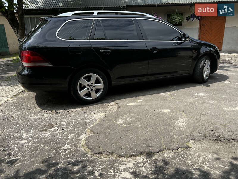 Універсал Volkswagen Golf 2010 в Львові