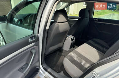 Хэтчбек Volkswagen Golf 2008 в 
