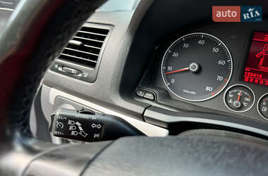 Хэтчбек Volkswagen Golf 2008 в 