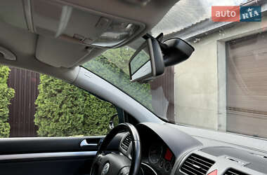 Хэтчбек Volkswagen Golf 2008 в 