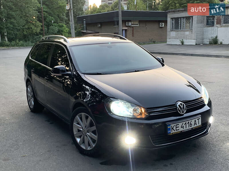Універсал Volkswagen Golf 2010 в Дніпрі