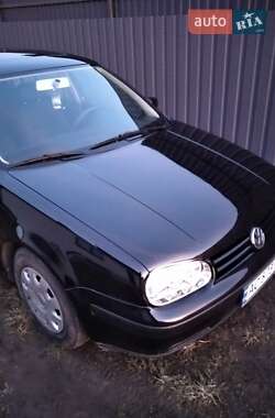 Хэтчбек Volkswagen Golf 2001 в Луцке