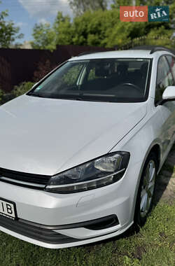 Универсал Volkswagen Golf 2017 в Нетешине