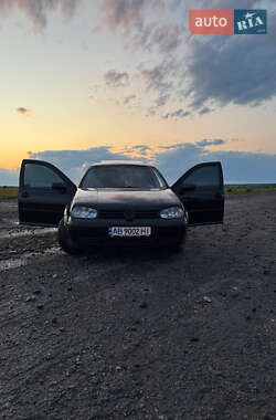 Хэтчбек Volkswagen Golf 1998 в 
