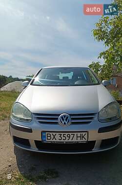 Хетчбек Volkswagen Golf 2004 в Городку