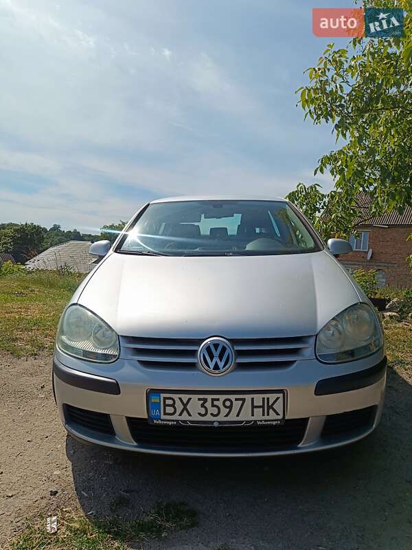 Хетчбек Volkswagen Golf 2004 в Городку