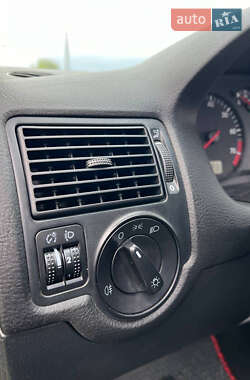 Хетчбек Volkswagen Golf 2001 в 