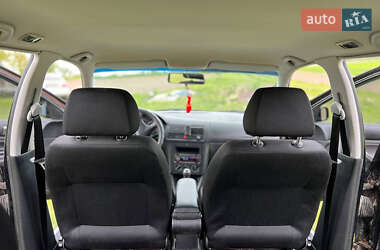 Хетчбек Volkswagen Golf 2001 в 