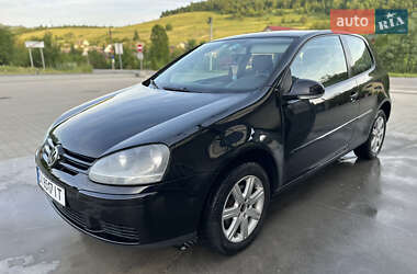 Хетчбек Volkswagen Golf 2004 в Воловцю