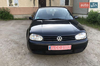 Хэтчбек Volkswagen Golf 2002 в Тысменице