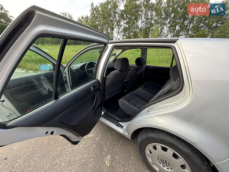 Хэтчбек Volkswagen Golf 2000 в Луцке
