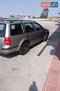 Універсал Volkswagen Golf 2003 в Сарнах