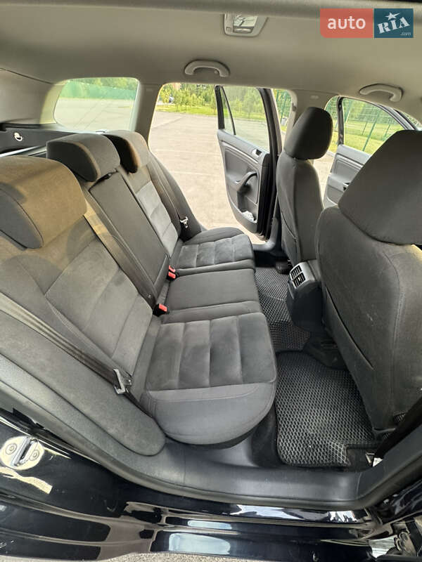 Универсал Volkswagen Golf 2011 в Ивано-Франковске