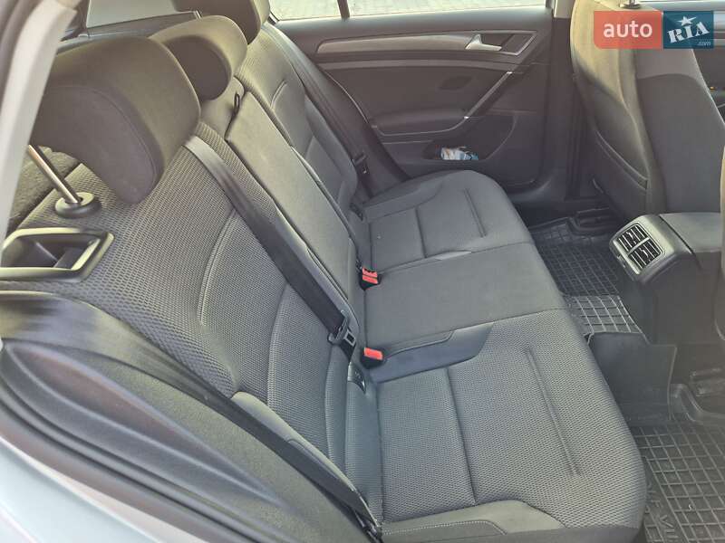 Хэтчбек Volkswagen Golf 2018 в Тернополе
