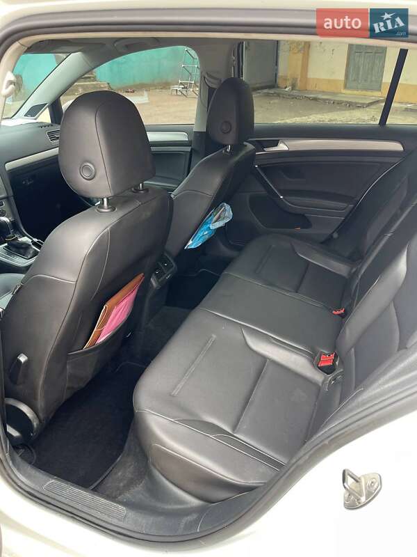 Хэтчбек Volkswagen Golf 2015 в Ровно