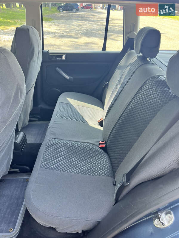 Універсал Volkswagen Golf 2003 в Чернівцях