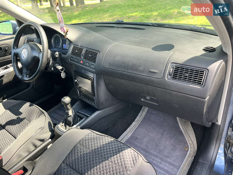 Універсал Volkswagen Golf 2003 в Чернівцях