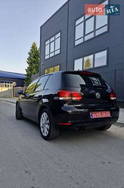 Хэтчбек Volkswagen Golf 2010 в 