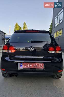 Хэтчбек Volkswagen Golf 2010 в 