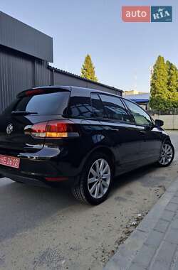 Хэтчбек Volkswagen Golf 2010 в 