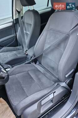 Хэтчбек Volkswagen Golf 2010 в 